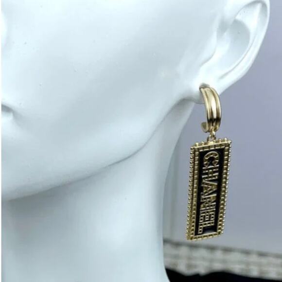 Chanel Gold Signature Bar Large Dangle Earrings Fall/Winter 2023 (CHXX024) - Picture 6 of 7